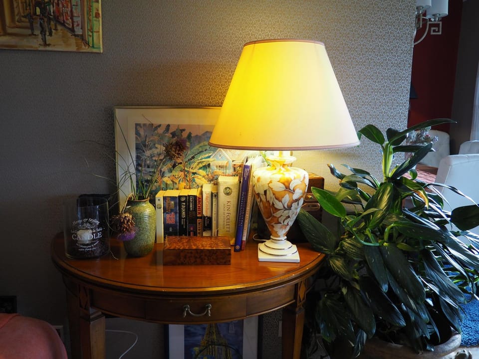 Photo of the whole room, Decorative detail