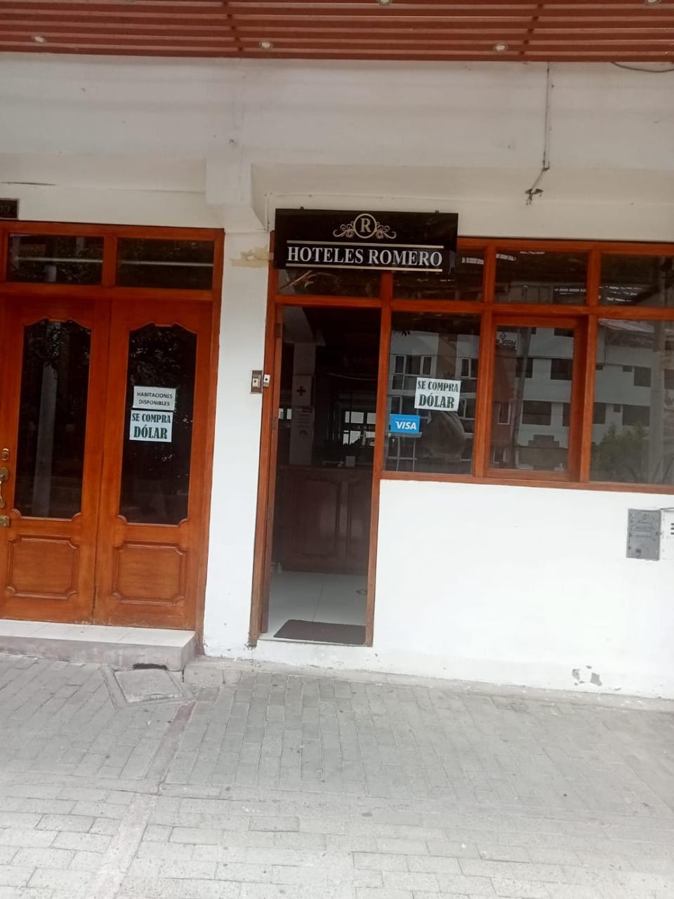 Facade/entrance