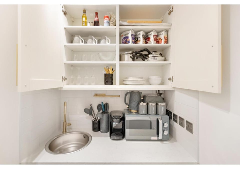 Coffee/tea facilities, Kitchen or kitchenette, microwave, toaster