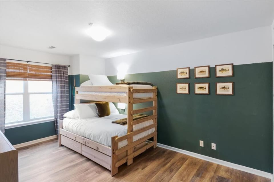 Bed, Photo of the whole room, Bedroom, bunk bed