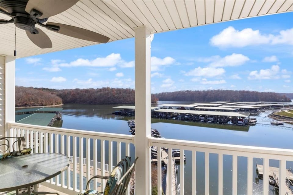 Condo at Parkview Bay - Your Lakefront Oasis House in Osage Beach