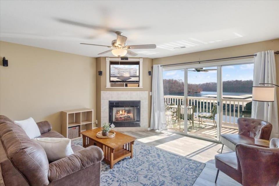 Condo at Parkview Bay - Your Lakefront Oasis House in Osage Beach