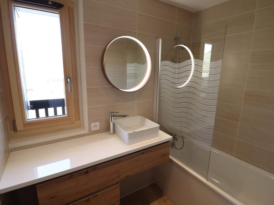 Appartement skis aux pieds, balcon vue montagne, WIFI, 4 pers. - FR-1-502-541 Apartment in Tignes