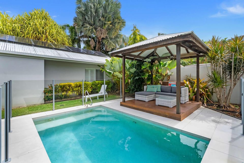 Garden, Swimming pool