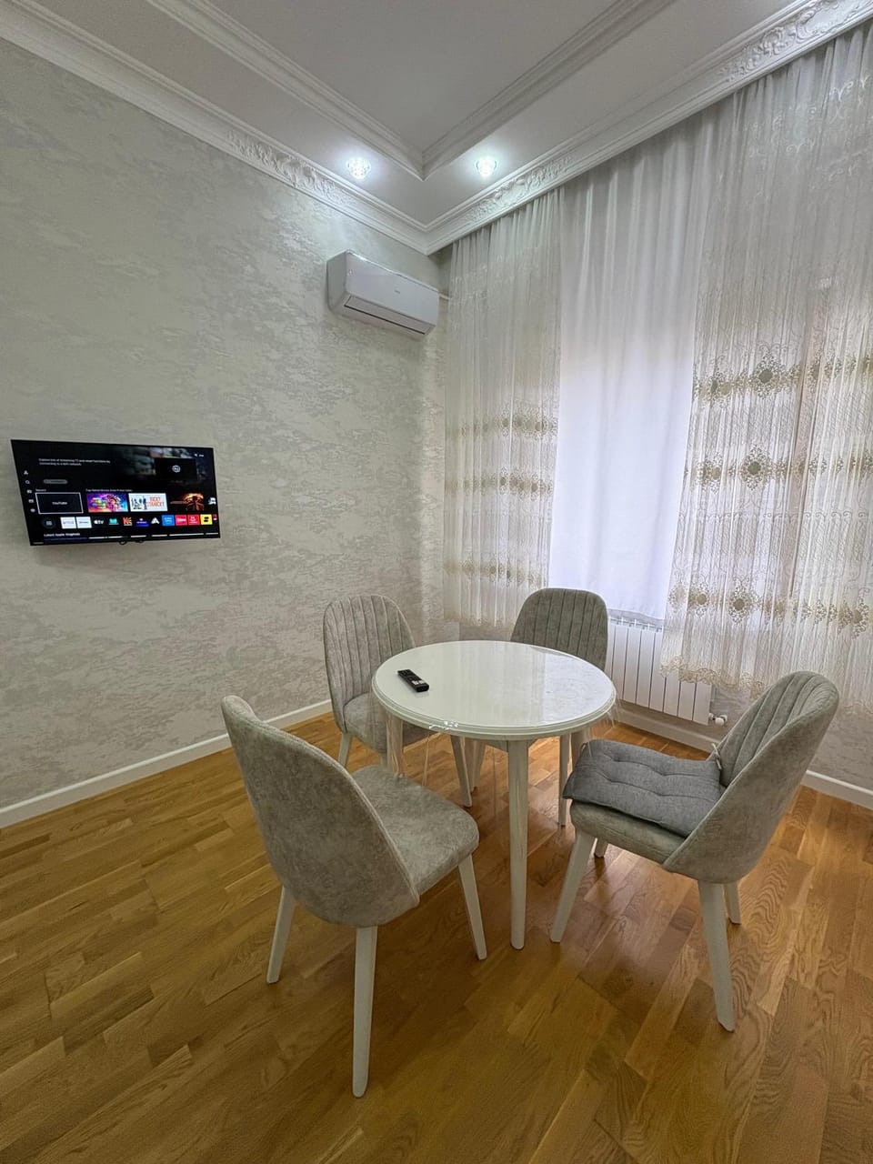 TV and multimedia, Living room, Dining area, air conditioner