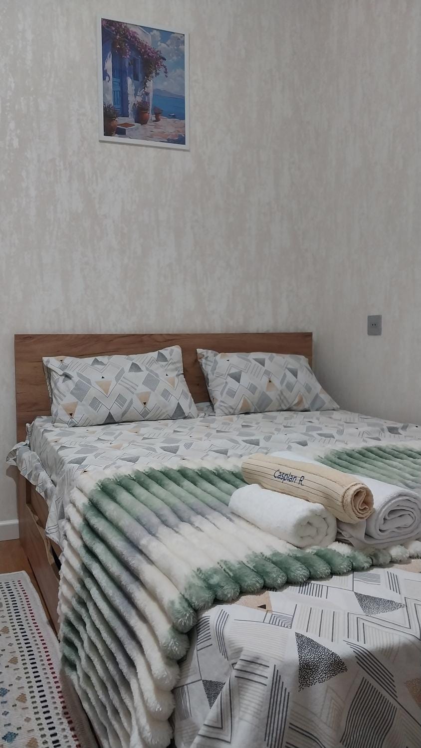 Bed, Bedroom, towels