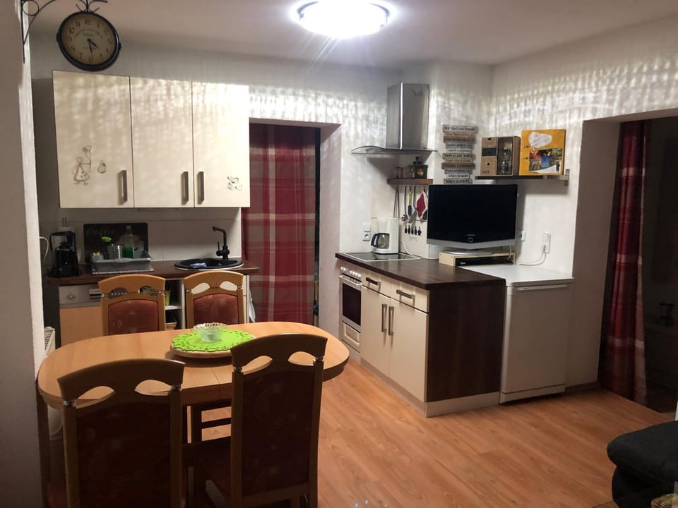 Kitchen or kitchenette, Dining area, dishwasher, stove