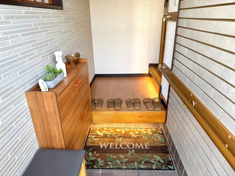 Facade/entrance, Living room, Seating area