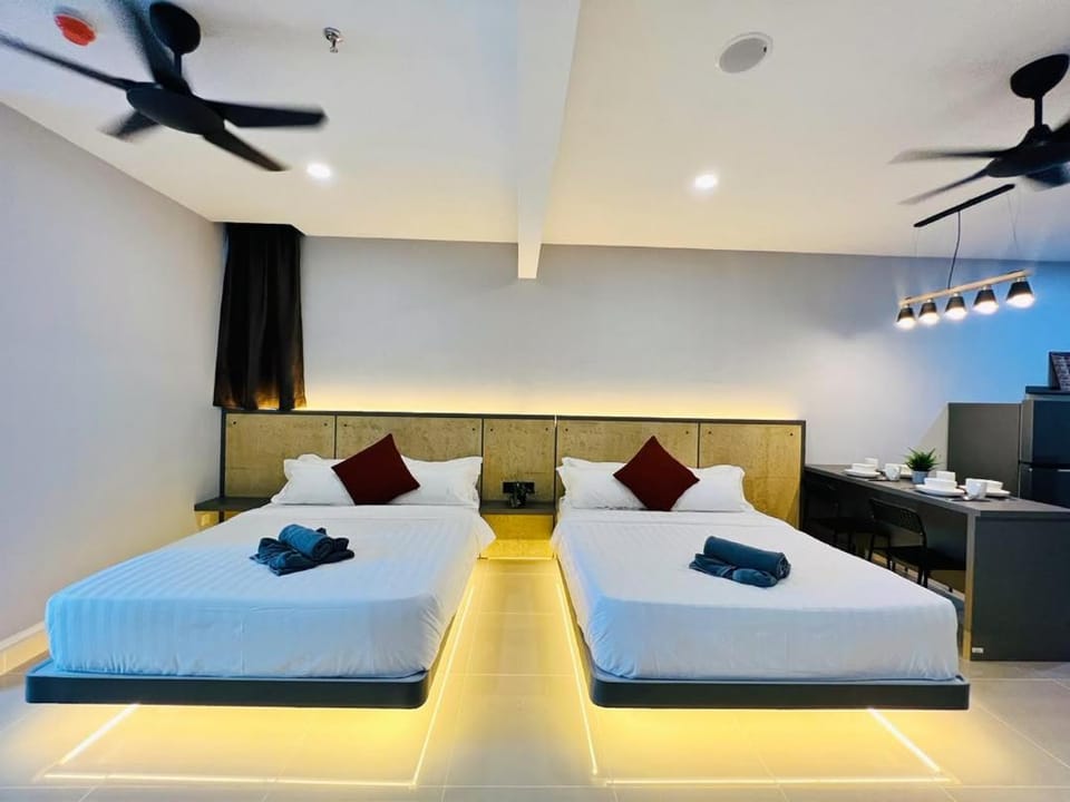 Bed, Bedroom, towels