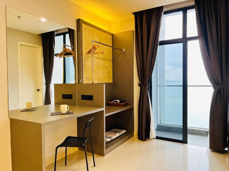 Balcony/Terrace, flat iron
