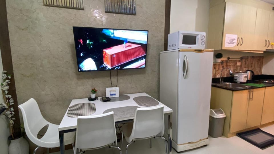 CHATEAU ELYSEE A16 Near Resto And Sm Mall/Airport Apartment hotel in Paranaque