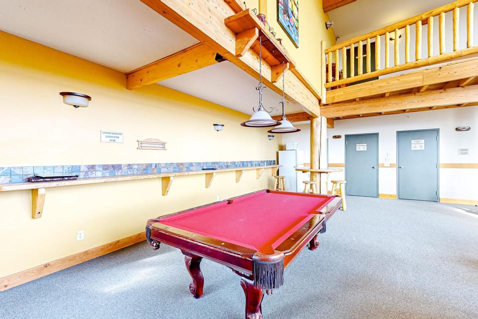 Grizzly Lodge 306 Apartment in British Columbia