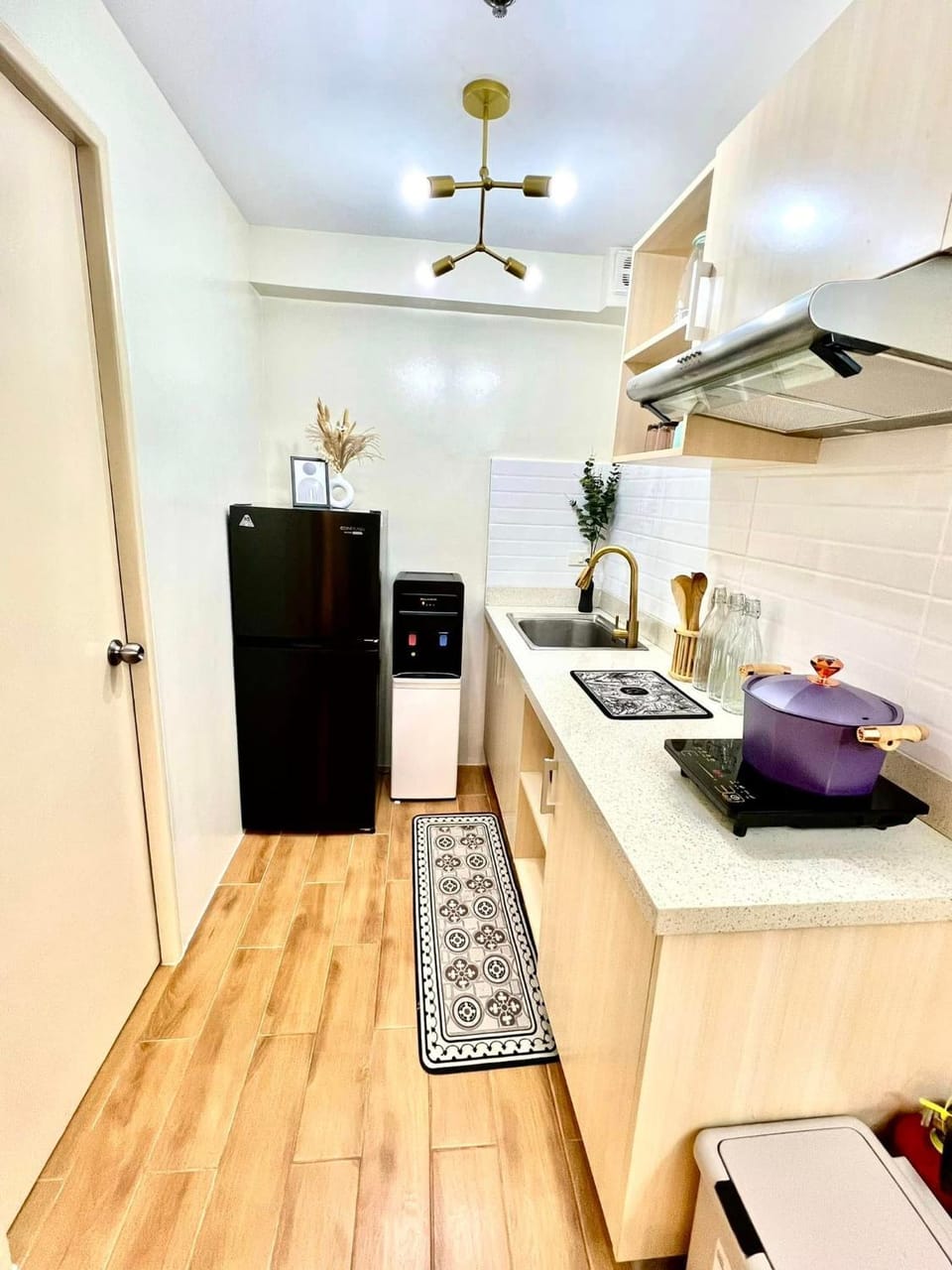 Kitchen or kitchenette, dishwasher