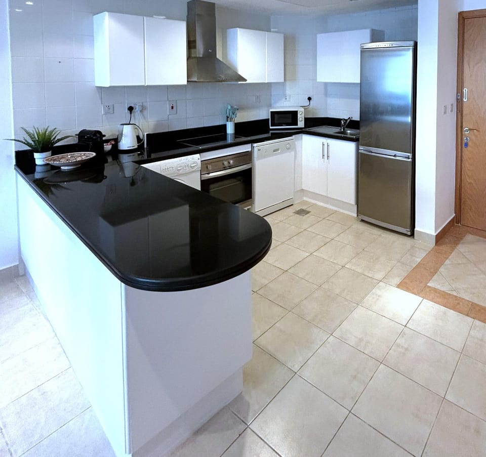 Coffee/tea facilities, dishwasher, microwave, oven, stove, washing machine, kitchen