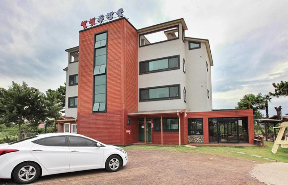 Starlight drops Pension Country House in South Korea
