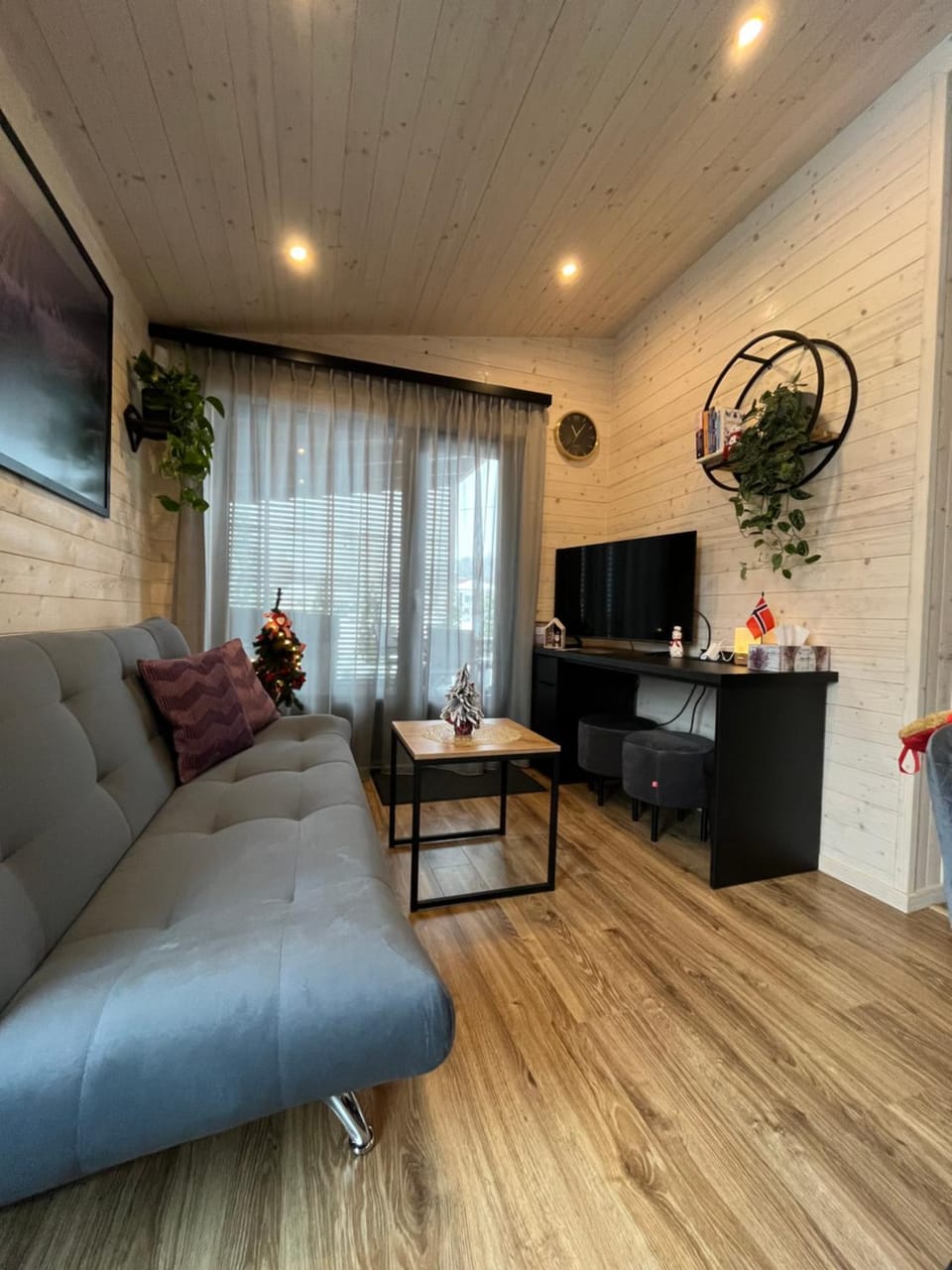Communal lounge/ TV room, TV and multimedia, Living room, Seating area, Evening entertainment