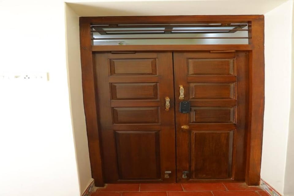 Heritage home with 3 bed/3 bath with kitchen in a residential neighborhood. House in Madurai