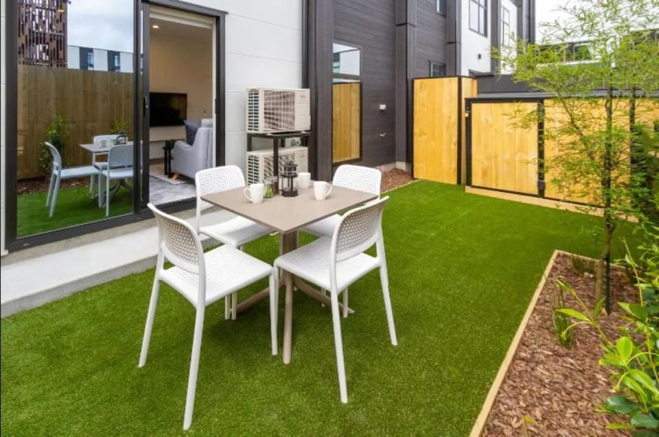 Patio, Day, Seating area, Garden view