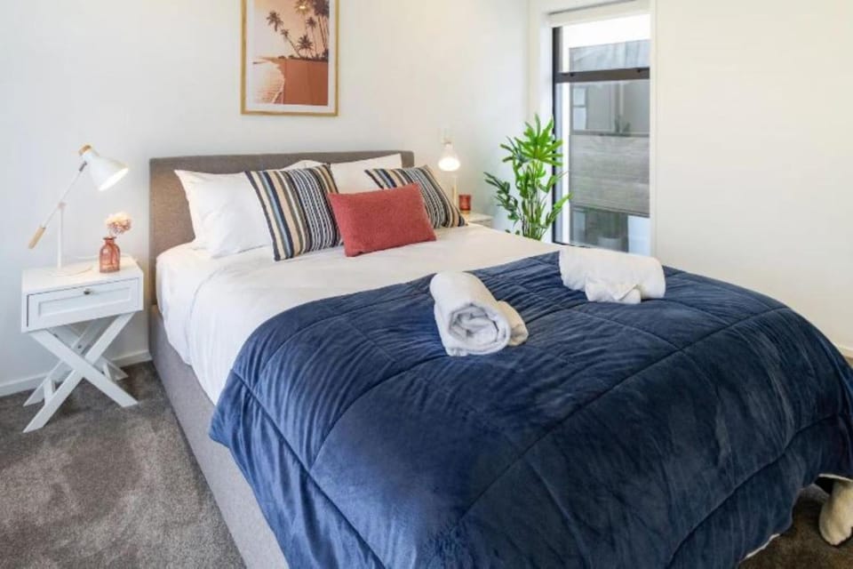 Bed, Decorative detail, Bedroom, towels