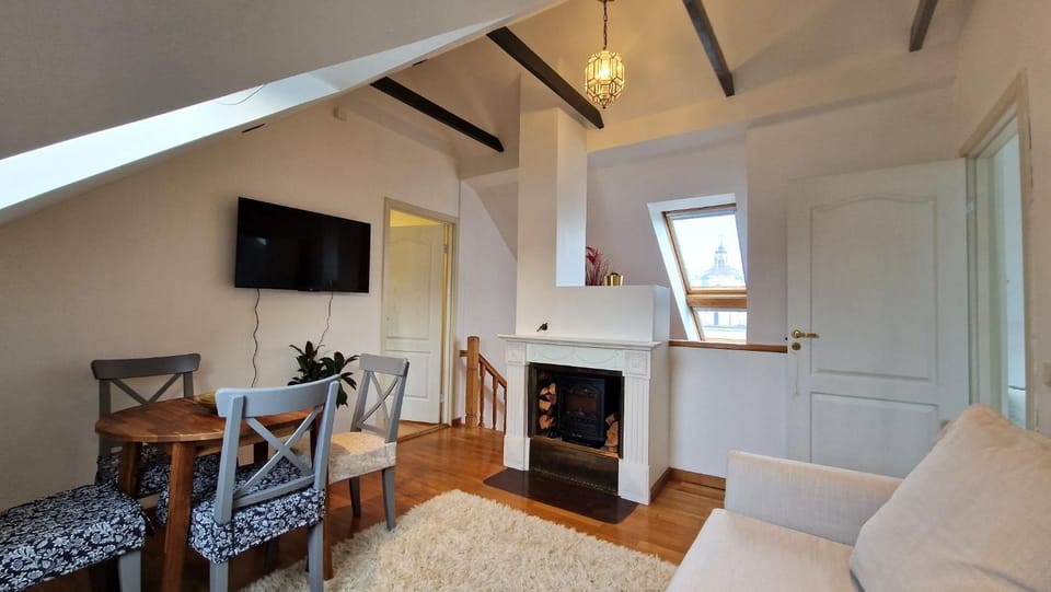 TV and multimedia, Living room, Seating area, flat iron