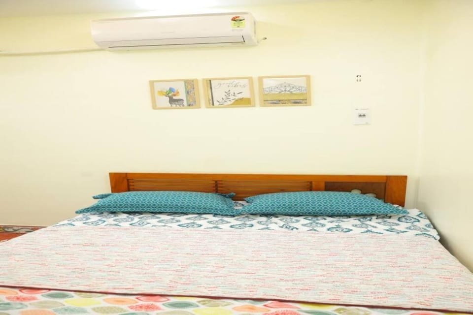Heritage home with 2 bed/2 bath with kitchen in a residential neighborhood. House in Madurai