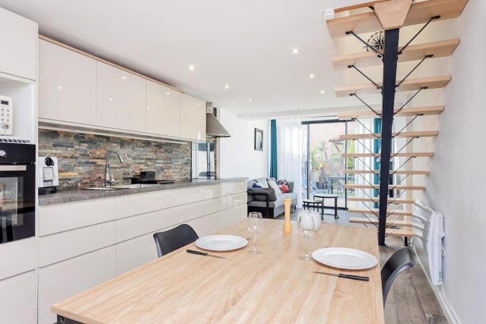 Living room, minibar, pet friendly, stove