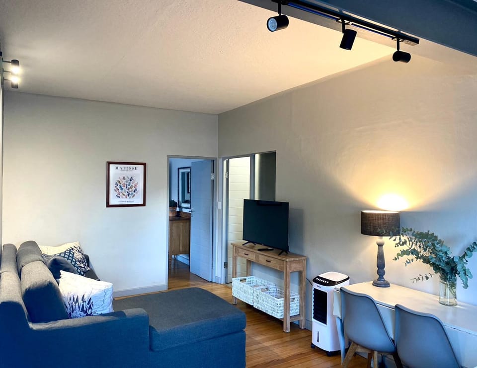 TV and multimedia, Seating area