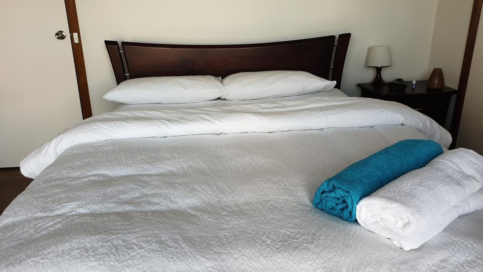 Clayton Living Town House at Monash Doorstep Bed and Breakfast in City of Monash