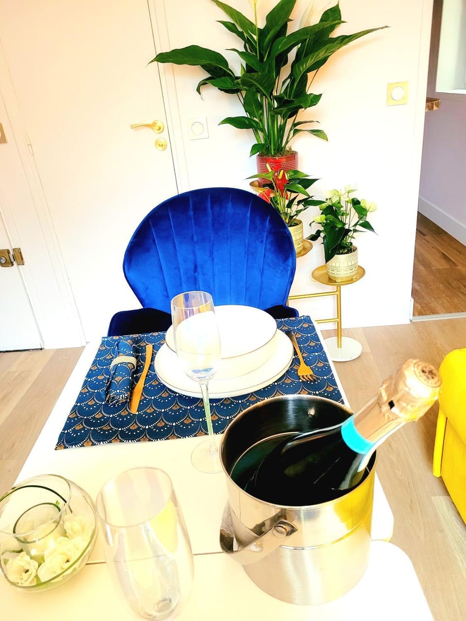 Golden Art Studio Apartment in Saint-Germain-en-Laye