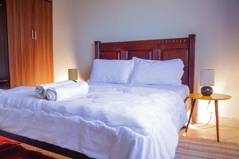 Bed, Bedroom, towels