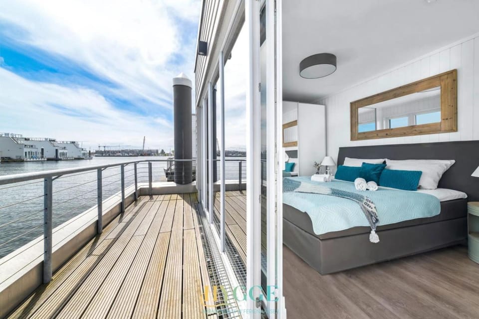 Bed, Photo of the whole room, Bedroom, Lake view