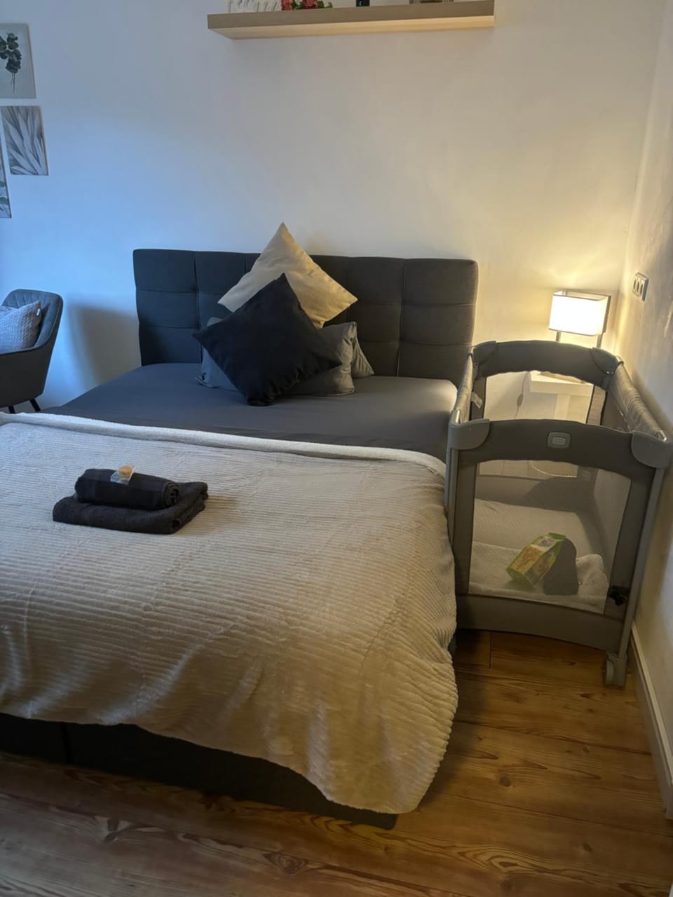 Bed, Photo of the whole room, Bedroom, cot