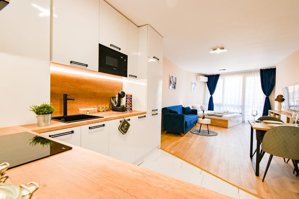 Communal lounge/ TV room, TV and multimedia, Kitchen or kitchenette, Living room, Seating area, Dining area, Evening entertainment, minibar, stove