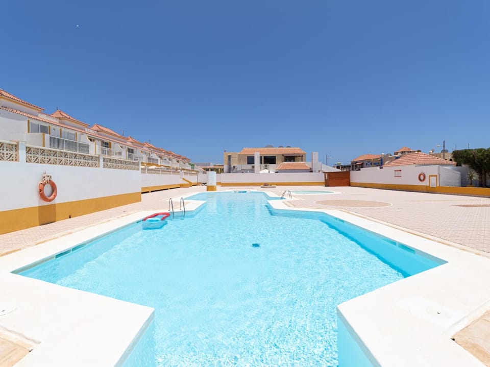 Property building, Day, Pool view, Swimming pool