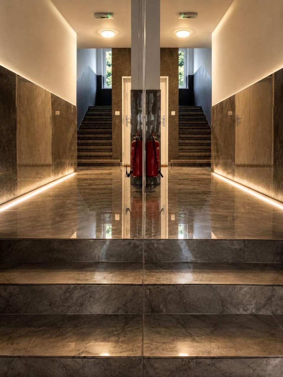 Facade/entrance, elevator