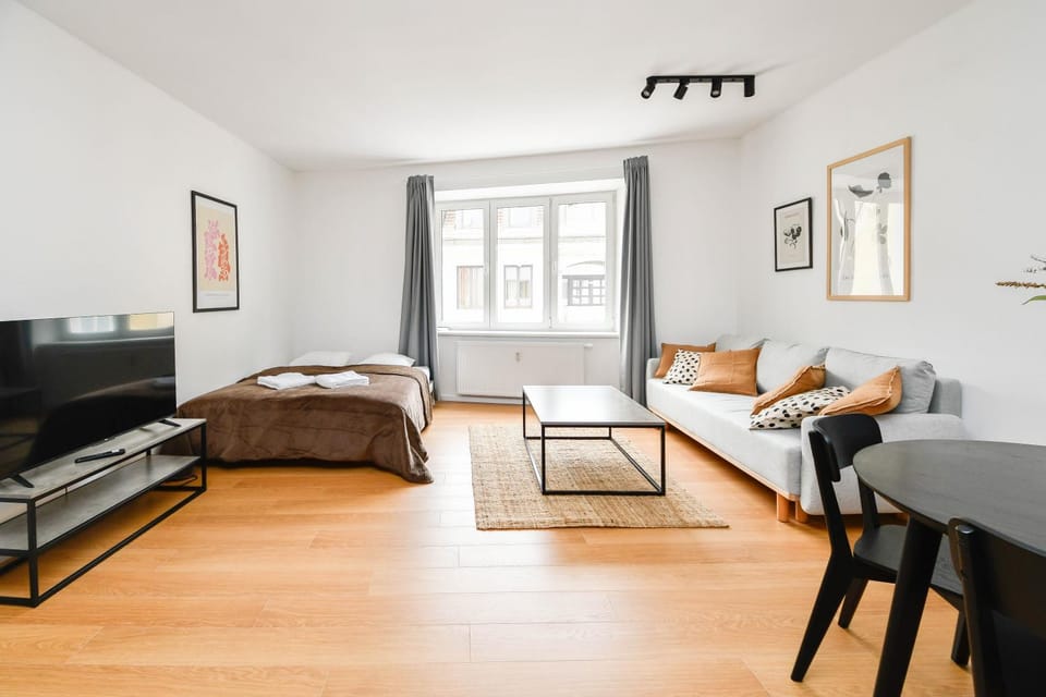 Bed, TV and multimedia, Living room, Seating area, Bedroom, air conditioner