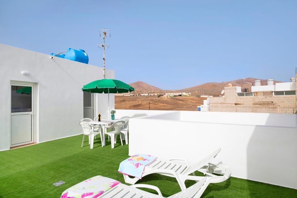 Property building, Balcony/Terrace, Living room