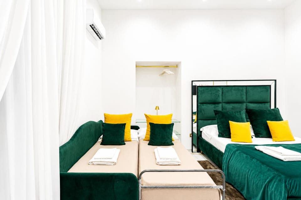 Bed, Living room, Photo of the whole room, Seating area, Bedroom, towels, air conditioner