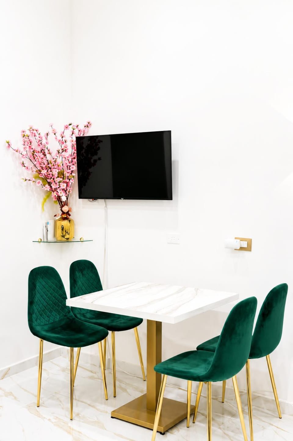 Communal lounge/ TV room, TV and multimedia, Dining area, Evening entertainment