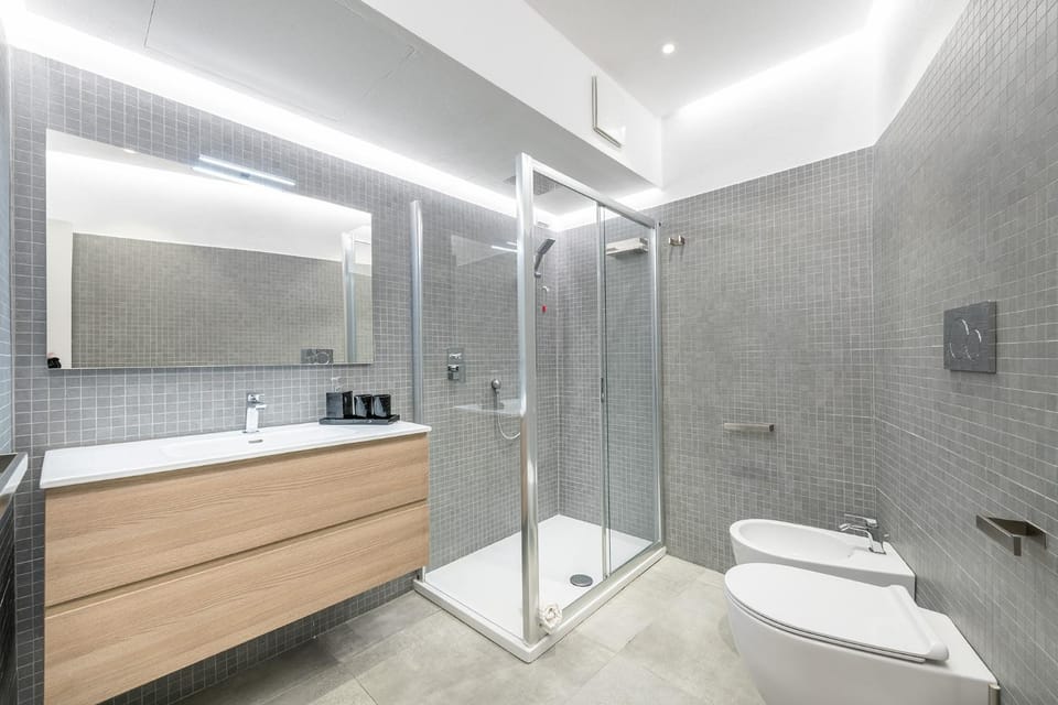 Shower, Toilet, bidet