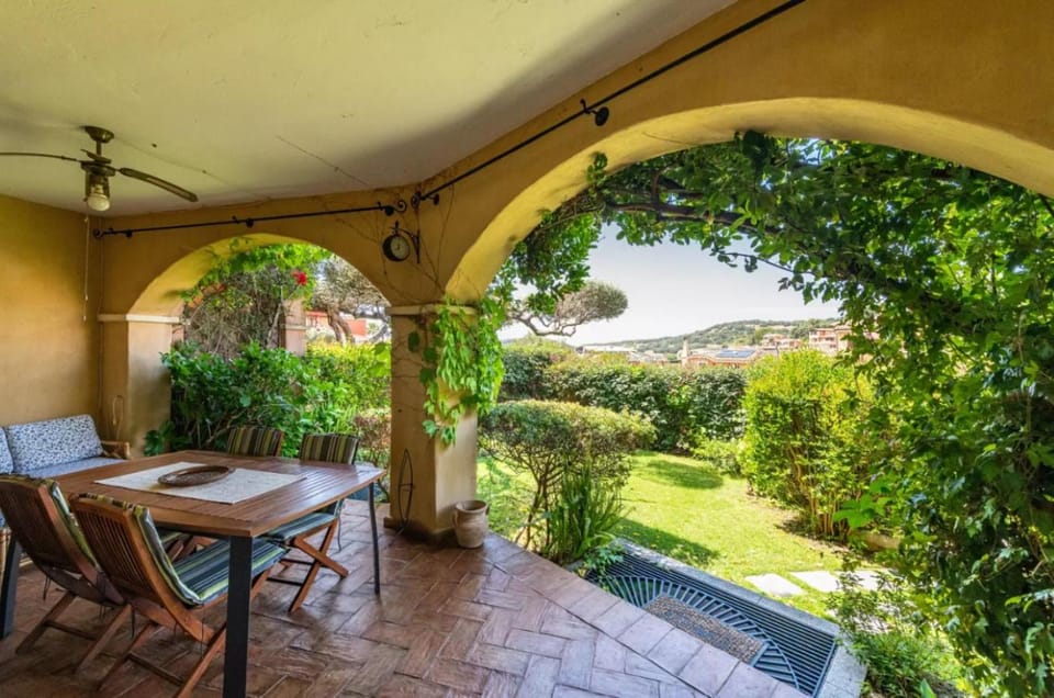 Patio, Day, Natural landscape, Garden, View (from property/room), Balcony/Terrace, Dining area, Garden view