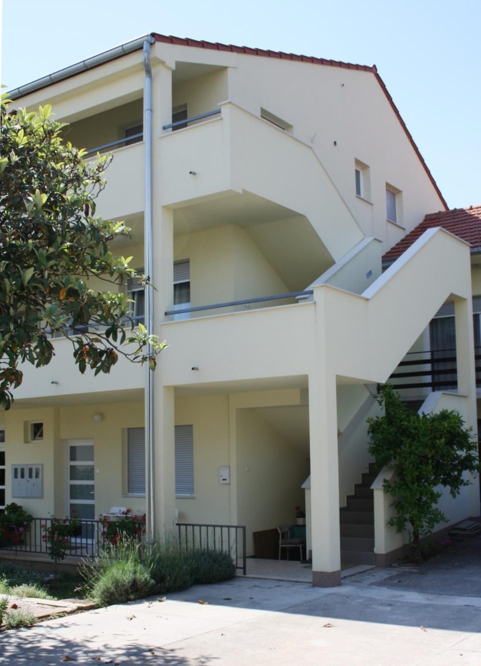 Facade/entrance