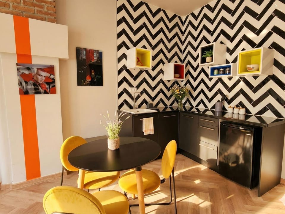 Dining area, kitchen