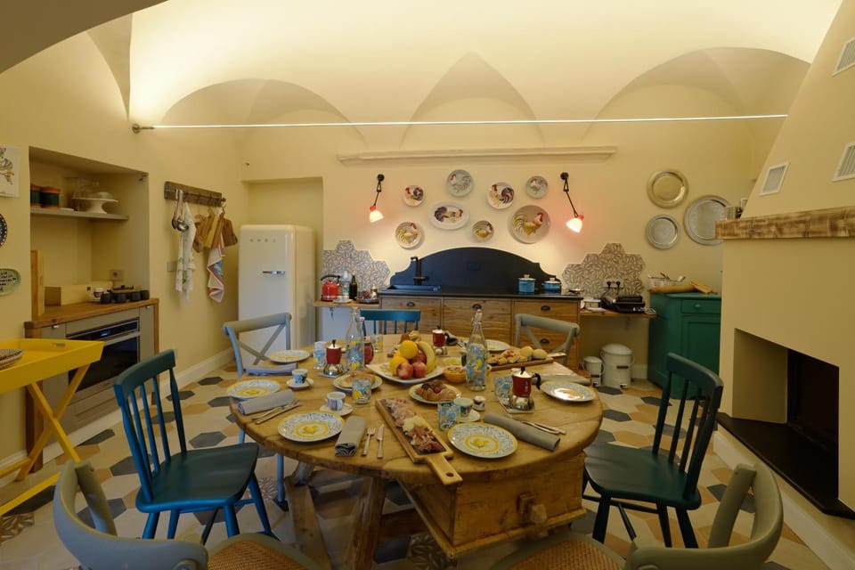 Kitchen or kitchenette, Kitchen or kitchenette, Living room, Dining area