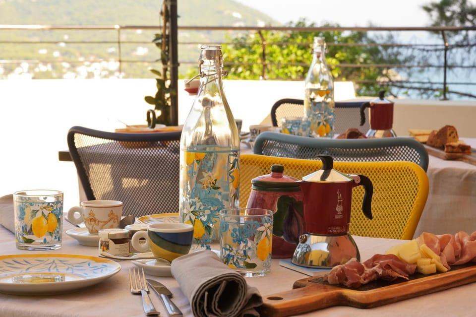 Balcony/Terrace, Dining area, Breakfast, Continental breakfast, Drinks