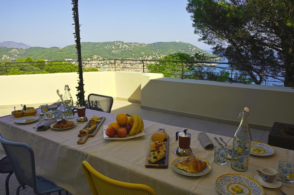 Natural landscape, Balcony/Terrace, Balcony/Terrace, Food and drinks, Dining area, Sea view, Breakfast, Continental breakfast