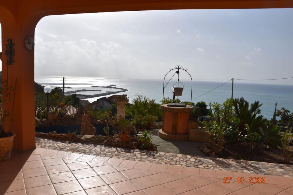 Natural landscape, Balcony/Terrace, Sea view