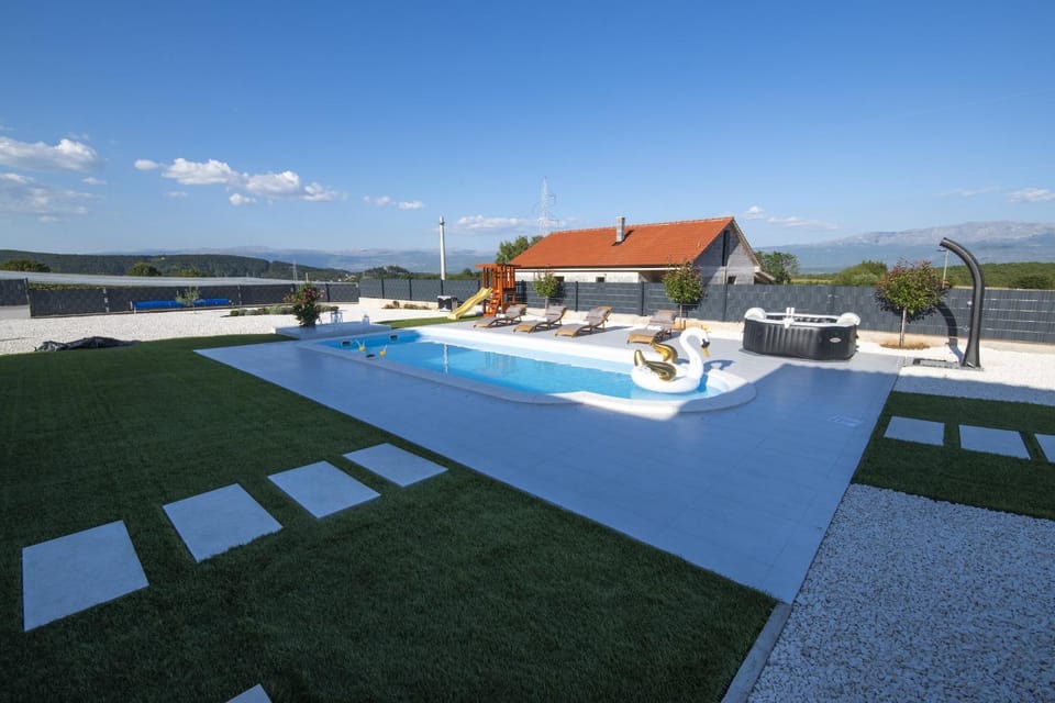 Property building, Swimming pool