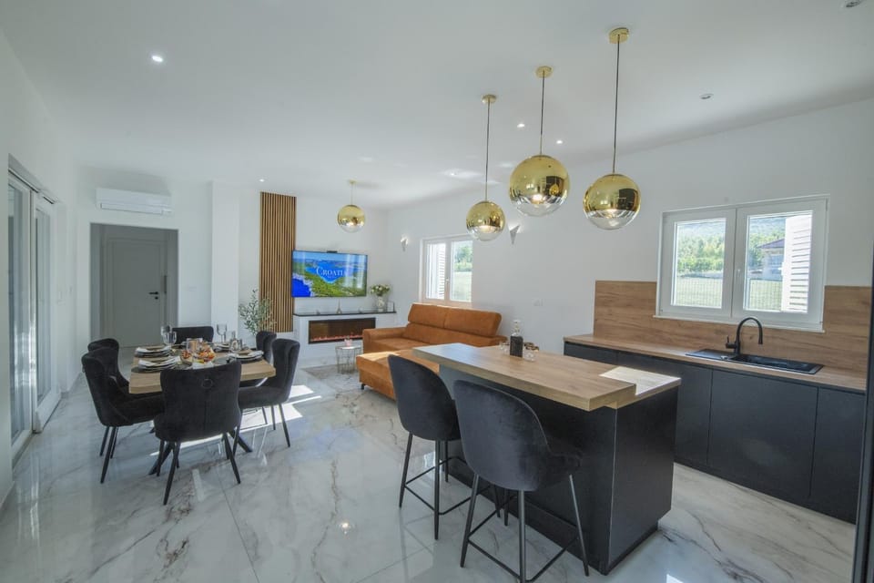 Living room, Dining area