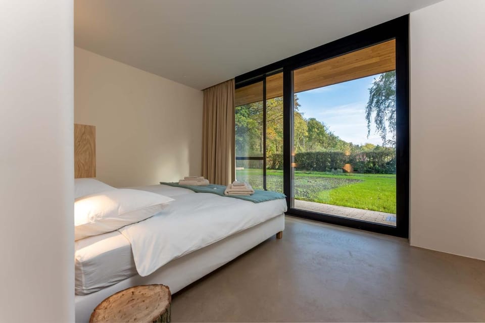 Bed, Photo of the whole room, Bedroom, Garden view
